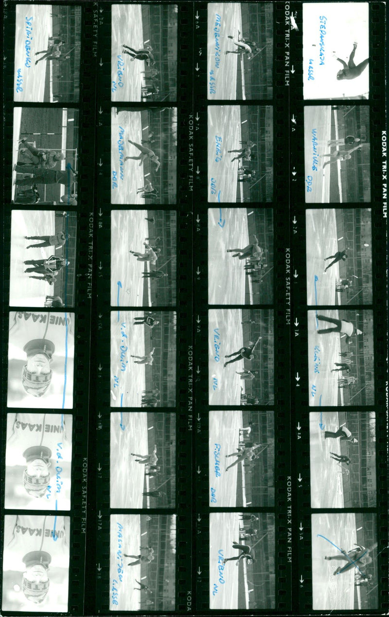 BERD DYN CUP SHOT SALA READ ACCOUNT SPARK BERLIN VILA FILM - Vintage Photograph