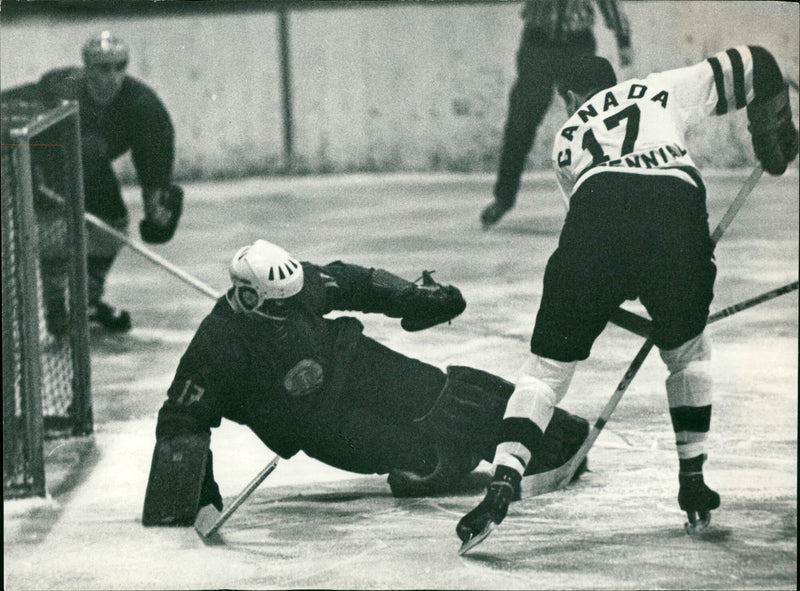 Ice hockey game GDR versus Canada - Vintage Photograph