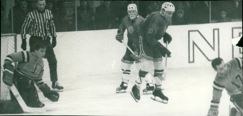 Ice hockey game GDR versus Canada - Vintage Photograph