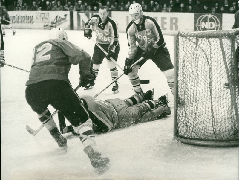 Ice hockey game GDR against Norway - Vintage Photograph