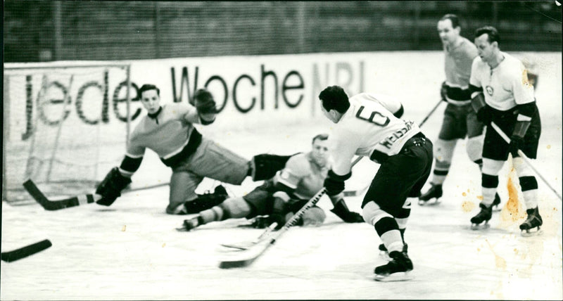 Ice Hockey - SC Dynamo Berlin - Vintage Photograph