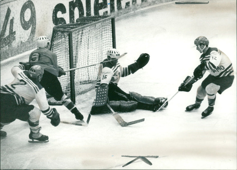 GDR ice hockey championship 1968/1969 - Vintage Photograph