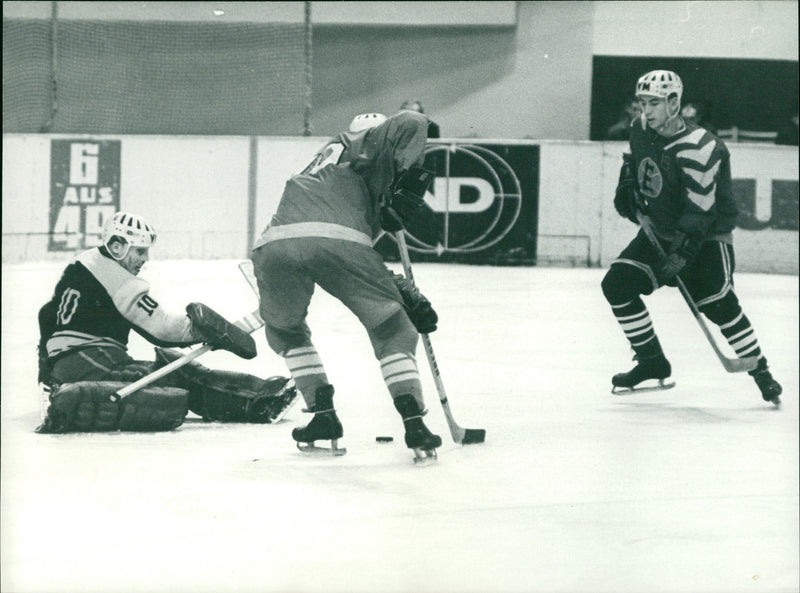 Ice hockey game TSC Berlin vs. SC Turbine Erfurt in 1968 - Vintage Photograph