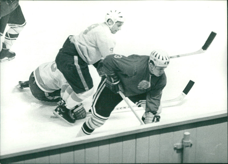 1966 HOTEL EGG HOCKEY LJUBLJANA CANADA DRILAAN HUCH MEERNAHME SPORTVERLAG - Vintage Photograph