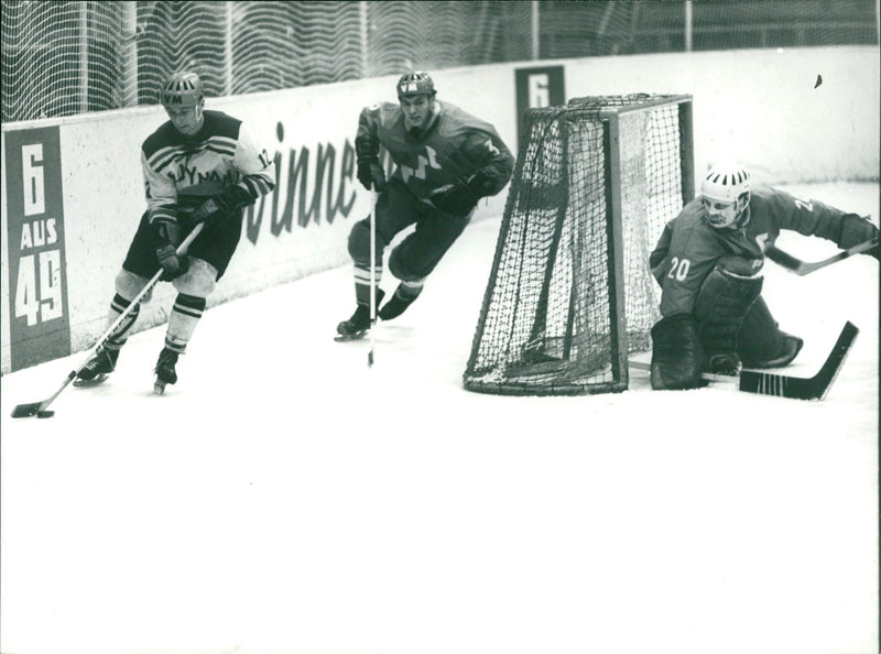 Ice hockey Dynamo Berlin versus TSC Berlin 1968 - Vintage Photograph