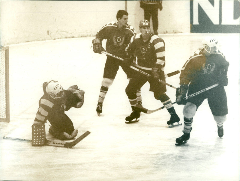 USED SCO DYN WII HER SLAPKS PURSCHEL NICKEL LESCHE - Vintage Photograph