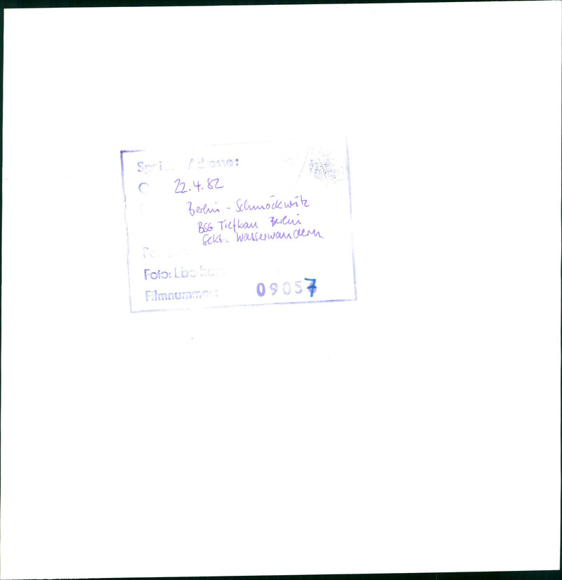 1982 BERLIN SCHMOCKWITZ BSG TIEFBAU BERLUI SEKT WATER RIDING LOOBA FILMN - Vintage Photograph