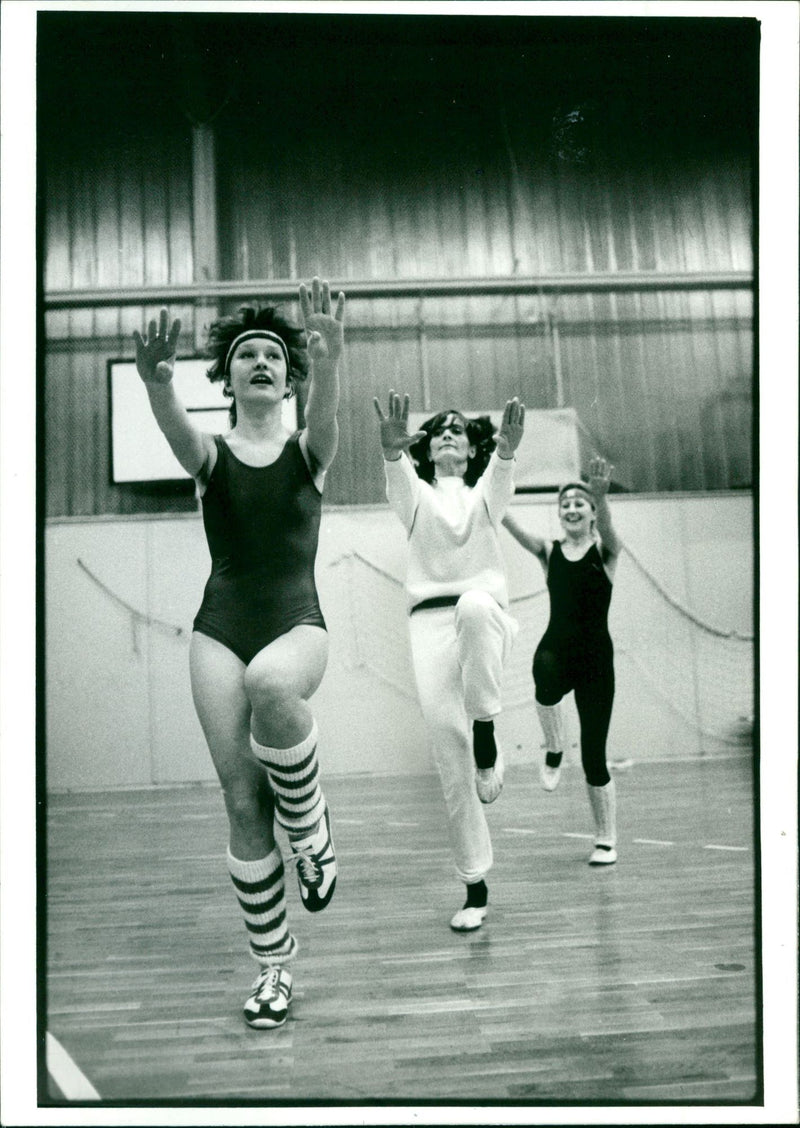 Pop gymnastics - Vintage Photograph