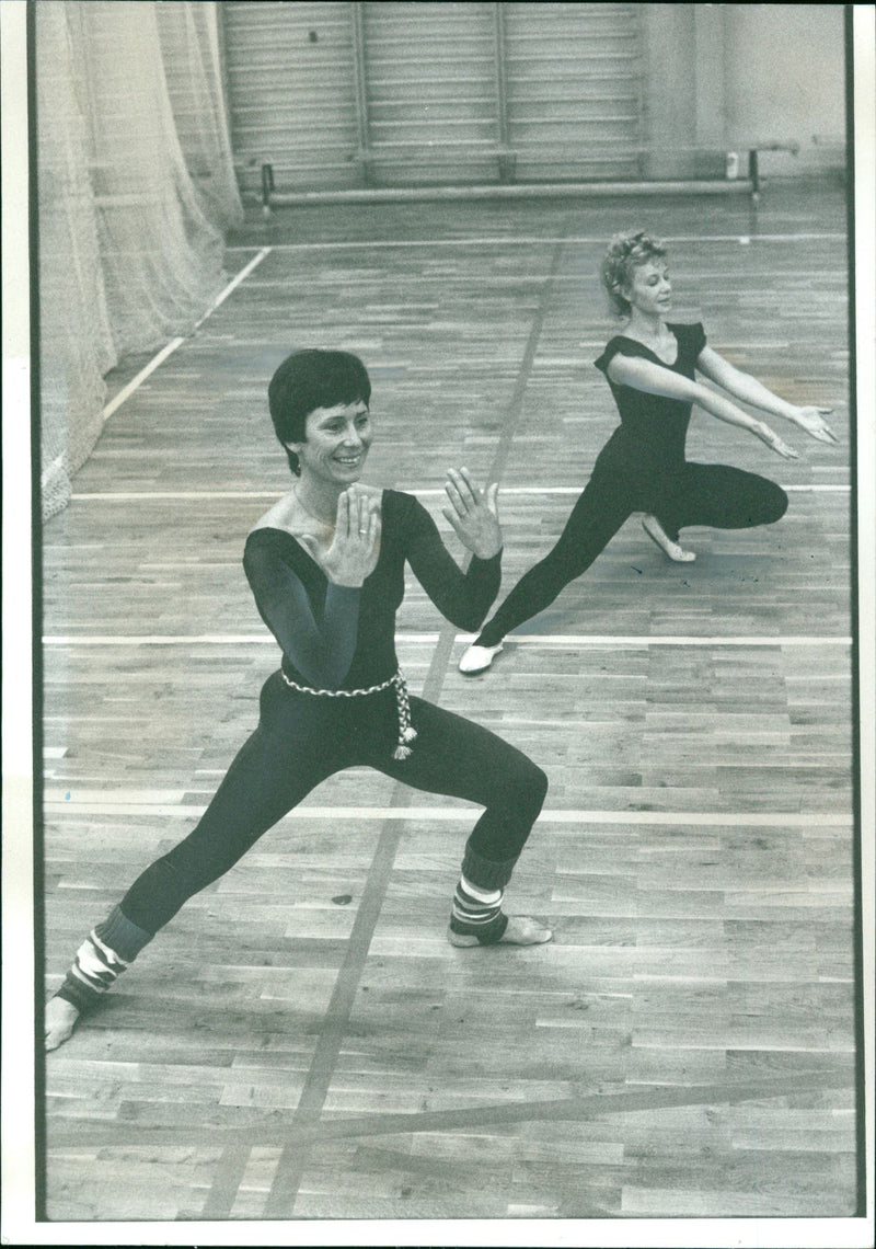 Pop gymnastics - Vintage Photograph