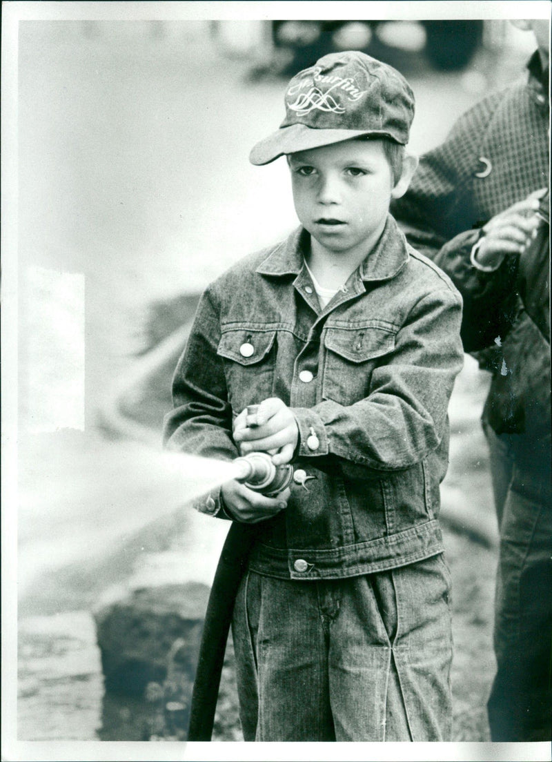 1989 PRESS FEST BERLIN HOSTED FIREFIGHTER AND MARCO LEIPOLD FILM - Vintage Photograph