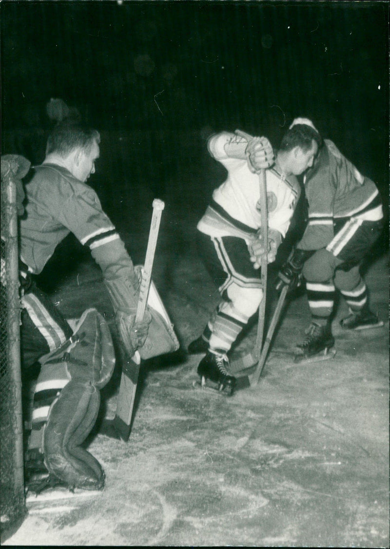 Ice hockey Wayne Rutledge & Bernd Poindl - Vintage Photograph