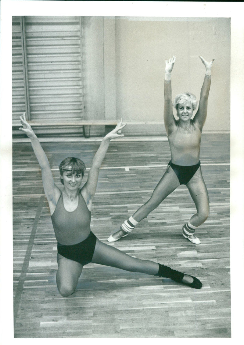 Pop gymnastics - Vintage Photograph