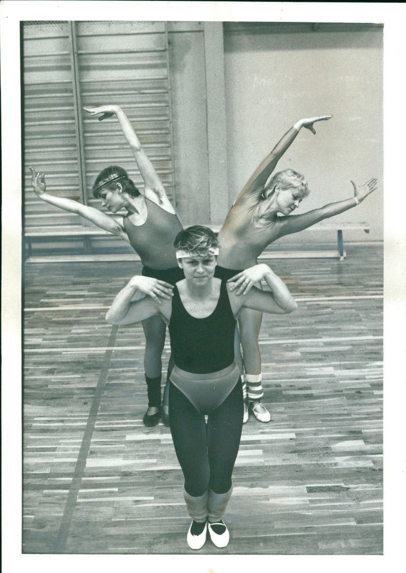 Pop gymnastics - Vintage Photograph