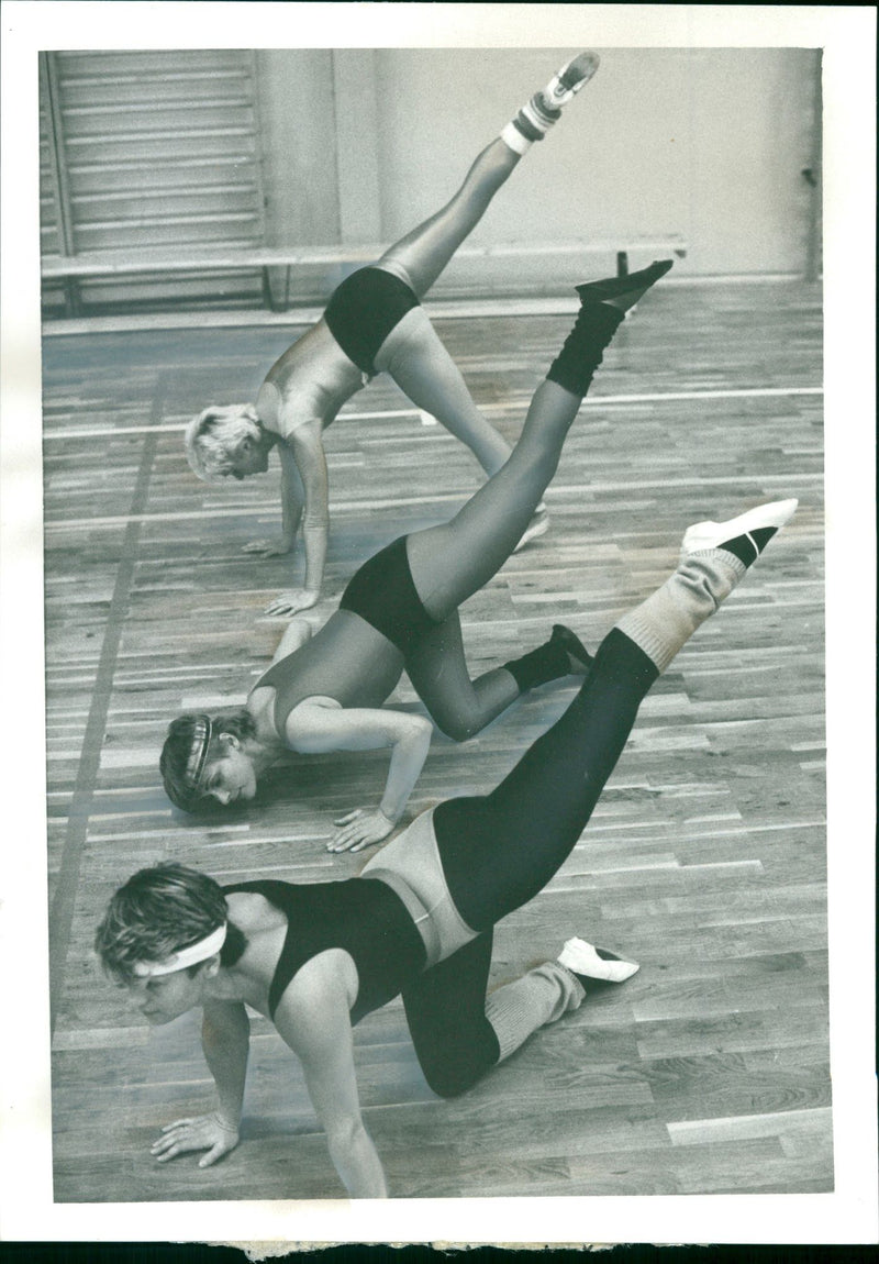 Pop gymnastics - Vintage Photograph