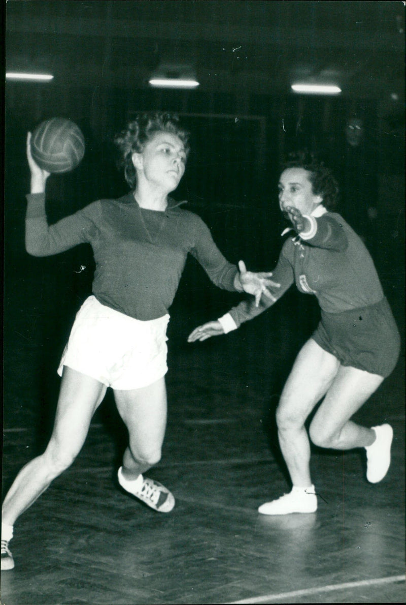 Handball tournament TSV Jahn Munich - Chemistry Radebeul 1957 - Vintage Photograph