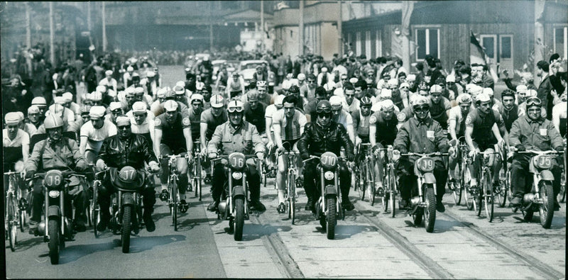 International Peace Tour 1965 - Vintage Photograph