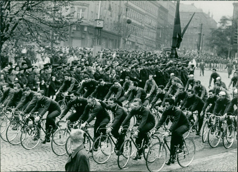 International Peace Tour 1960 - Vintage Photograph