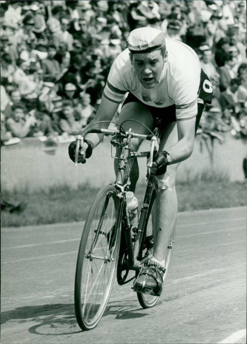 Trygve Lüllau during the peace drive in 1960 - Vintage Photograph