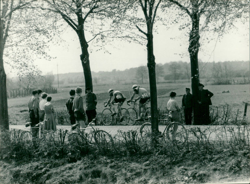 7th stage of the international long-distance cycle tour in 1956 - Vintage Photograph