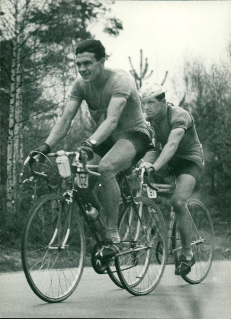 6th stage of the international long-distance cycle tour in 1956 - Vintage Photograph