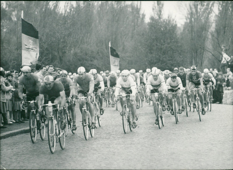 Lothar Höhne - International Peace Tour 1962 - Vintage Photograph