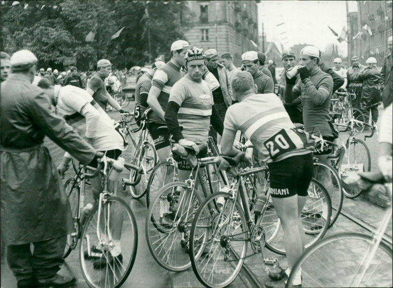 International Peace Tour 1962 - Vintage Photograph