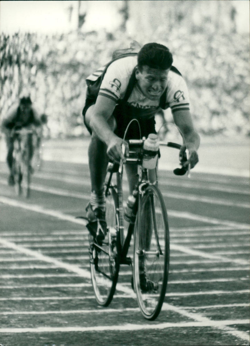 7th stage of the international long-distance cycle tour in 1956 - Vintage Photograph