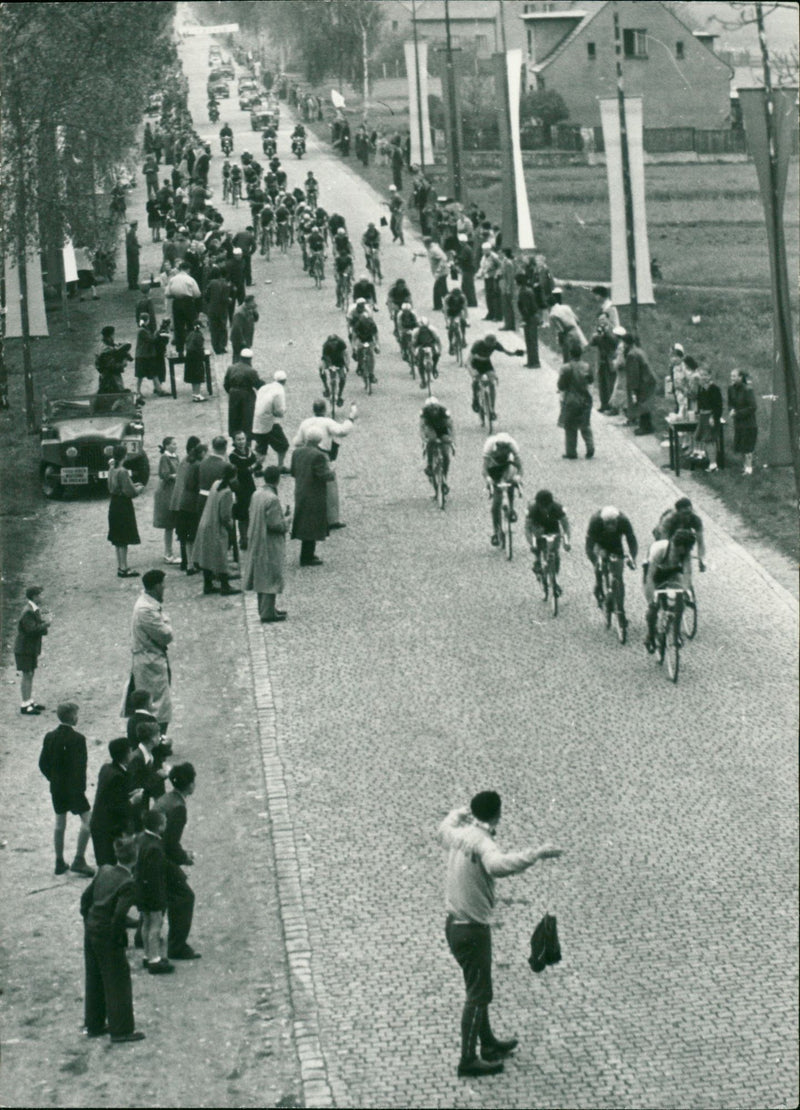 International Peace Tour 1955 - Vintage Photograph