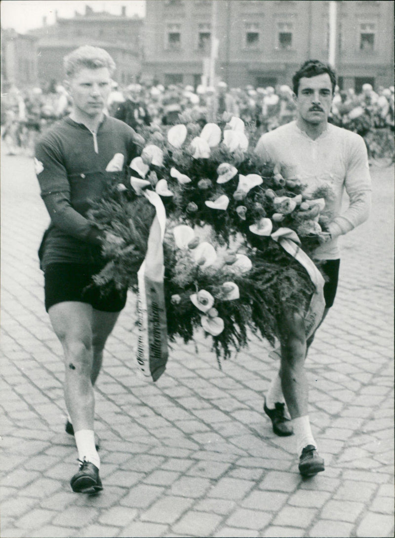 Alexej Petrow & Gainan Saidchushin - International Peace Tour '62 - Vintage Photograph