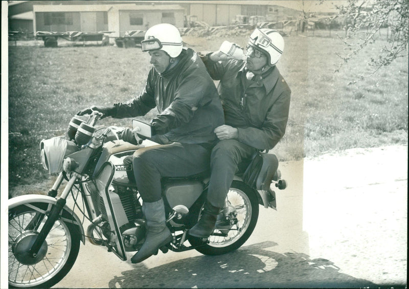 Peace trip 1980 - Vintage Photograph