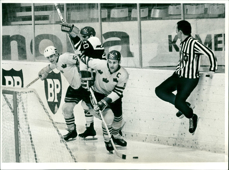 Ice Hockey World Championship 1973 international game GDR-Sweden - Vintage Photograph