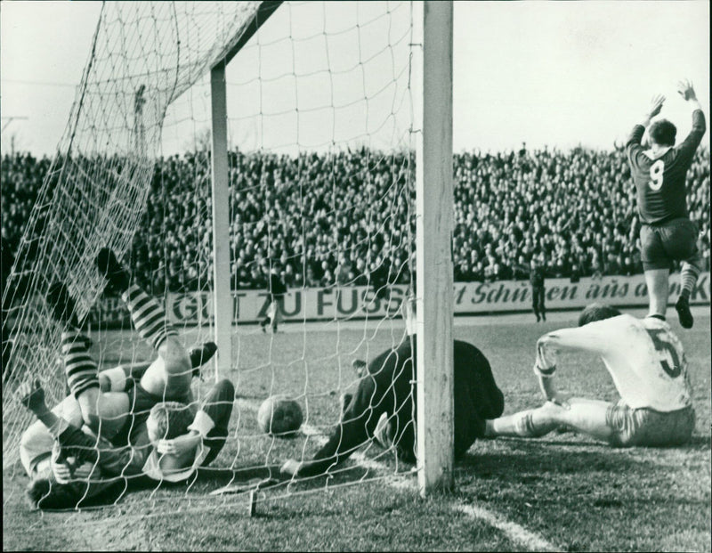 Dynamo Dresden - HFC Chemistry - Vintage Photograph