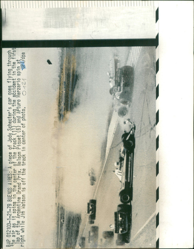PIECE JODY SCHECTERS CAR GOES FLYING THROUGH LAP ARGENTINA GRAND - Vintage Photograph