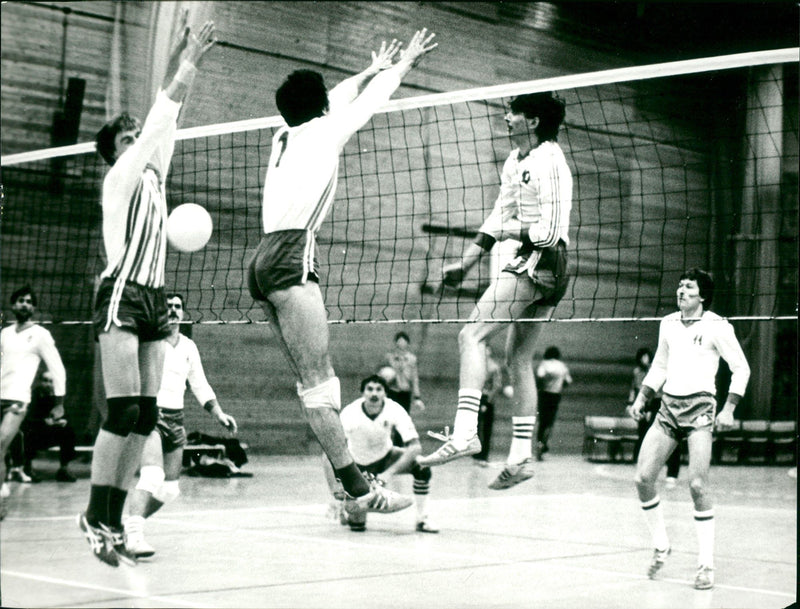 VOLLEYBALL OFTEN BERRON BUDAPEST MOST - Vintage Photograph