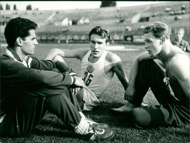 ROCK JEESSOPEN JOULU SELAMMARUSIGE GDR LIVLIS HANIE FILM WELL - Vintage Photograph