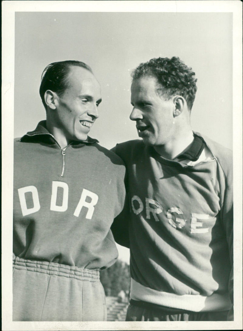 ROCK JEESSOPEN JOULU SELAMMARUSIGE DDR LIVLIS FILM WELL - Vintage Photograph