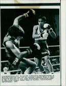 1976 AULAS NARONO NVASI MONTREAL BOXING ELIMINATION RIGHT OPPONENT JMANUEL GOMEZ - Vintage Photograph