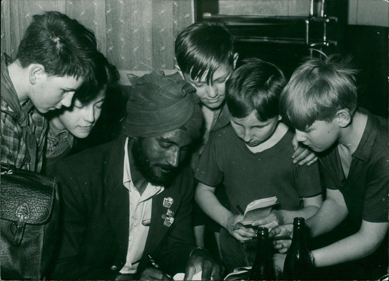 ROCK JEESSOPEN JOULU SELAMMARUSIGE DDR LIVLIS FILM WELL - Vintage Photograph