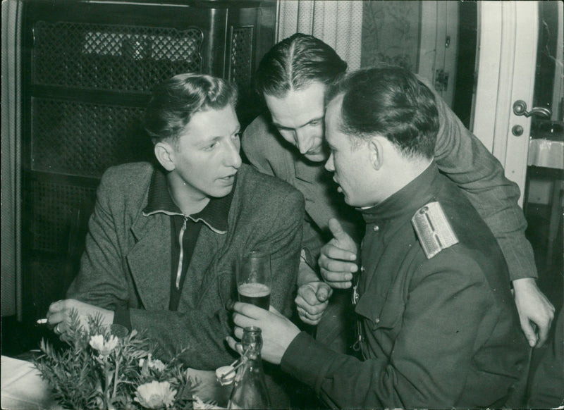 ROCK JEESSOPEN JOULU SELAMMARUSIGE GDR LIVLIS HANIE RASMUSSEN A FILM WELL - Vintage Photograph