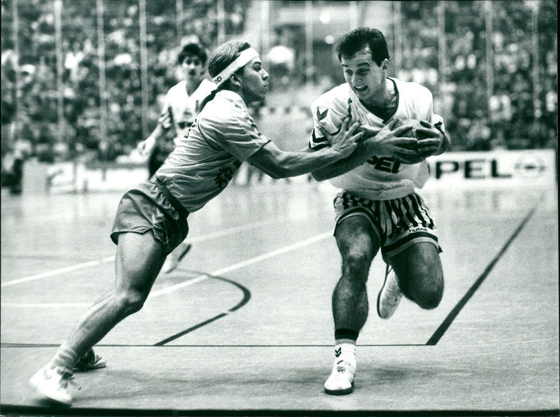DEUTSCHL SWEDEN SWEDISH HANDBALL CLUB LANDER PLAY GERMAN SIDE DRESDNER BANK - Vintage Photograph