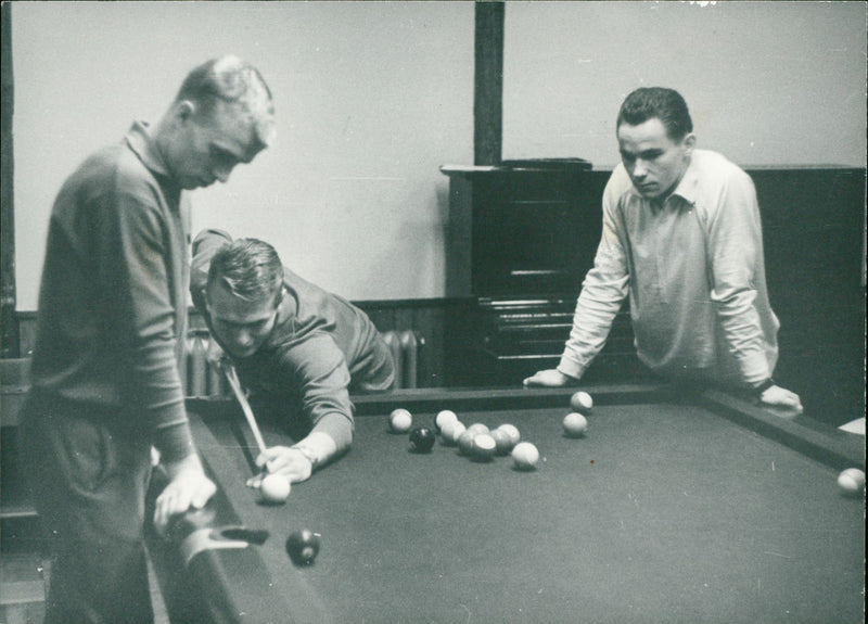 FUBALLS SOLIEDRAMPTISISM NICCA GDR POETS MICO GASTHRES SERHANS FRENZE - Vintage Photograph