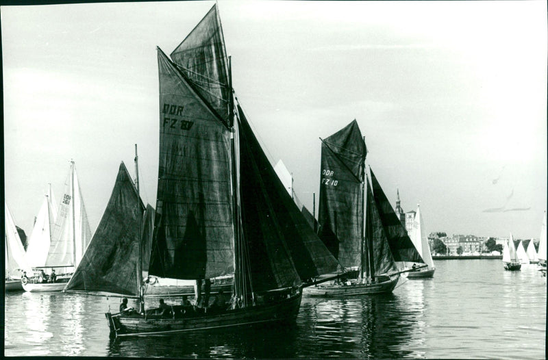 VEB VOLKSWERFT STRALSUND SCHOOLS FILM PETER - Vintage Photograph