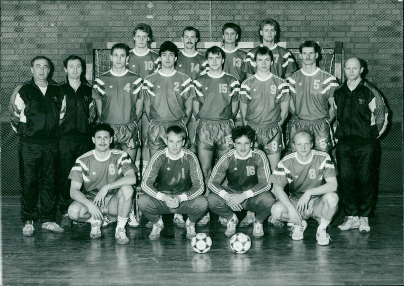 1990 BERLIN WISMUT AUE PST GDR HANDBALL MASTER - Vintage Photograph