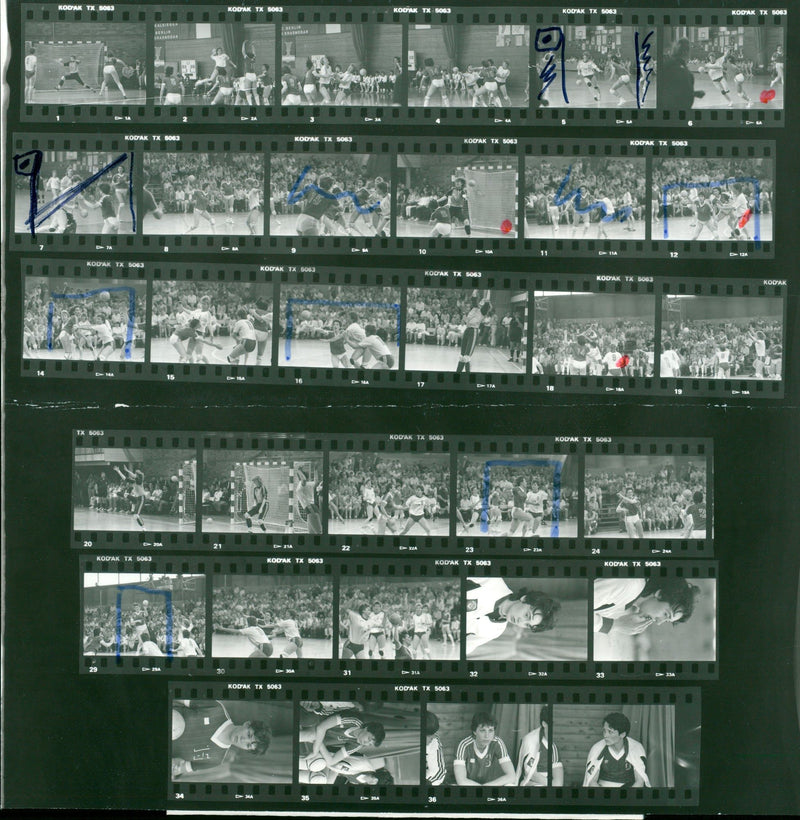 SIT WRITER GALINA TIAN BERRIA KUINDDAR DEKARZ HEIKE SOLVEIG BARTSCH DAVID - Vintage Photograph