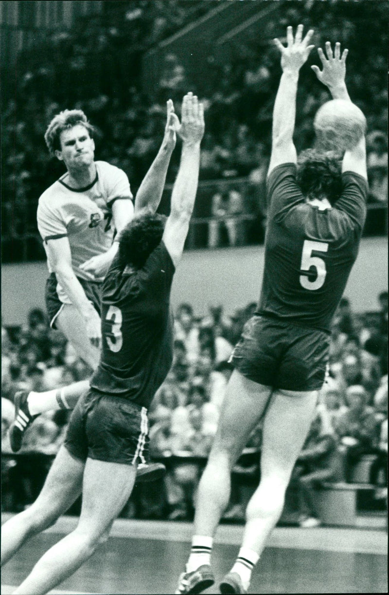1987 HANDBALL FOCB CUP IDRUNK EPA ROLINE LEIPZIG TREFER FINISHED RUDIGER - Vintage Photograph