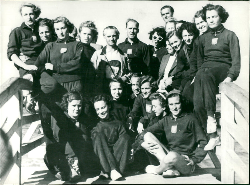 Sportswomen team - Vintage Photograph