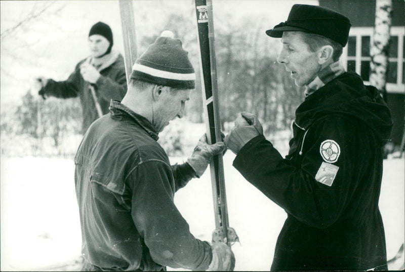 1961 FINLAND KUOROLA FELLA RELLIS COO DES CALENTE TELUCHNER DATANEN RUNKEND WUZ - Vintage Photograph