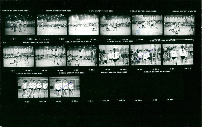 1982 VAUEK BERLIN NAMO WEI LEIPZIG MIDT CERSTIN DGRAF RAMONA VZEN UTE FAN FILM - Vintage Photograph