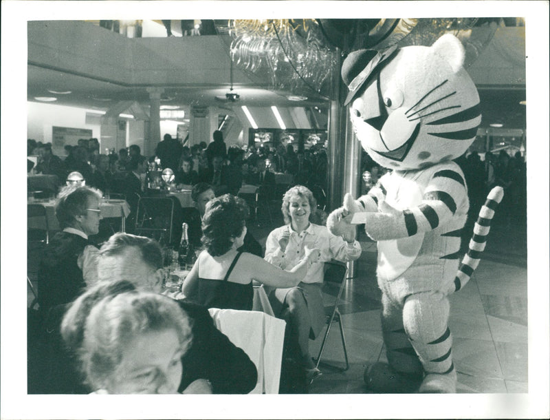 OLYMPIA BALL BERLIN OLYMPIABEL TOIU BHINE FILM NOW - Vintage Photograph