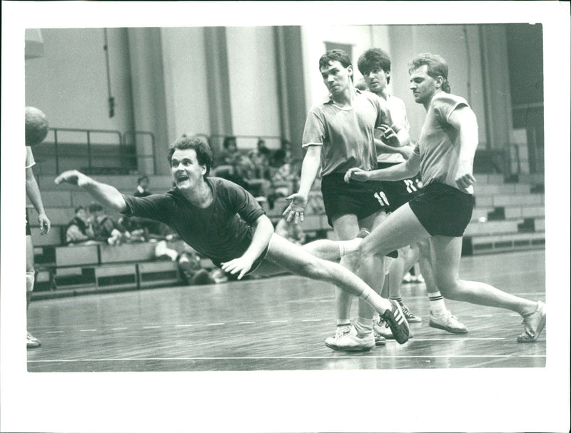 1989 STUDENTS HANDBALL BERLIN RAINE HAUPT FRACK SCHMIDT EUB FILM - Vintage Photograph
